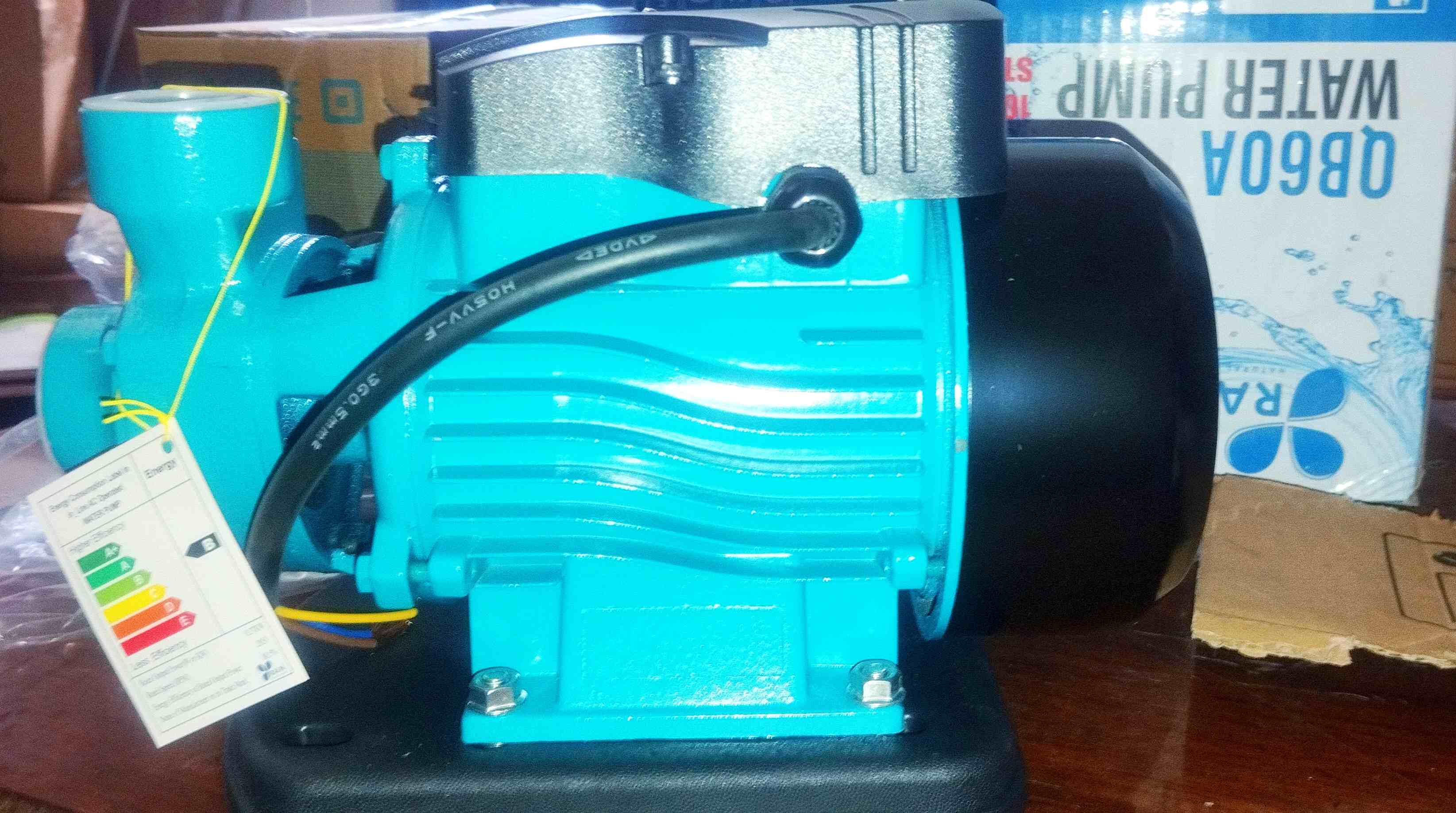 پمپ آب نیم اسب محیطی سبز راین (پروانه برنجی) پایه پلاستیکی راین مدل QB60A